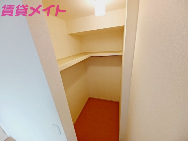 収納　同型タイプ画像