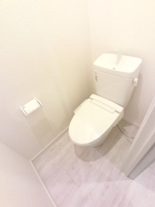ＪＲ内房線 本千葉駅 徒歩3分 3階建 築11年のトイレ写真