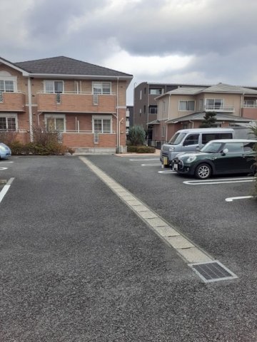 駐車場　駐車スペースもあります☆