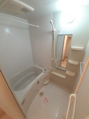 バス・シャワールーム　浴室乾燥機付きのお風呂です♪