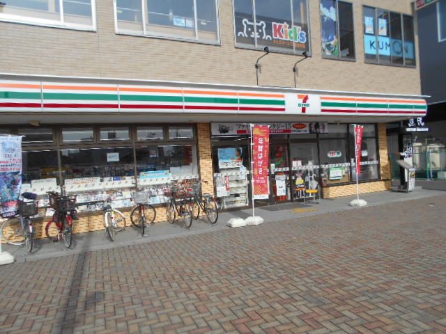 コンビニ　セブンイレブン越谷大袋駅西口店（コンビニ）まで396m