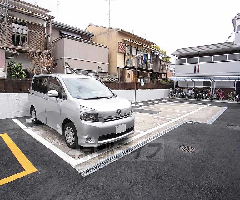駐車場　敷地内ガレージです。