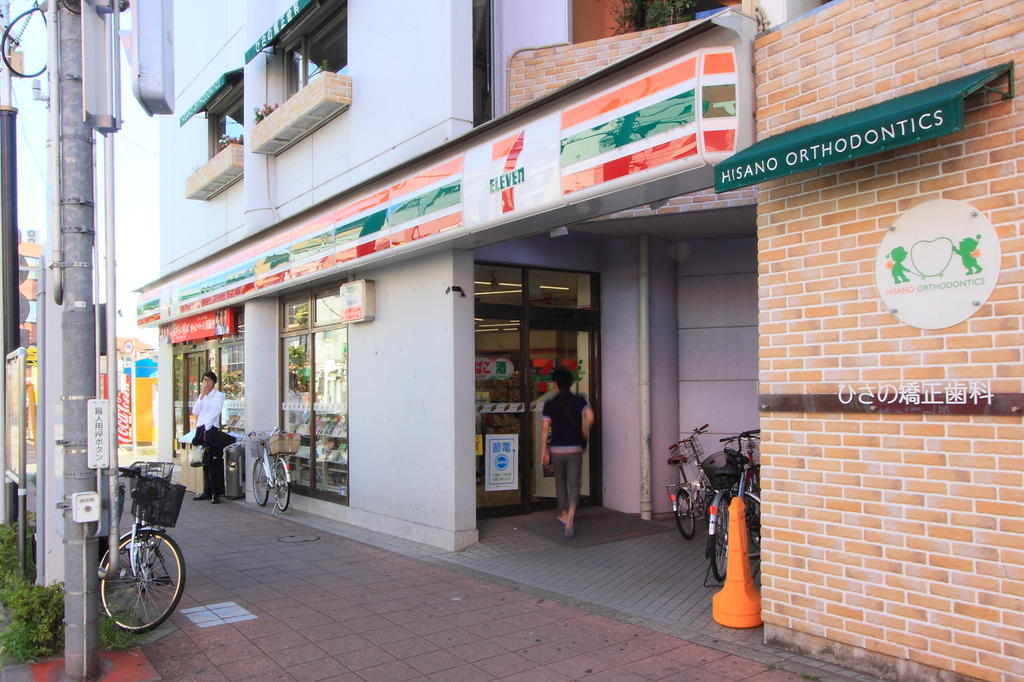 コンビニ　セブンイレブン世田谷南烏山5丁目店（コンビニ）まで1m