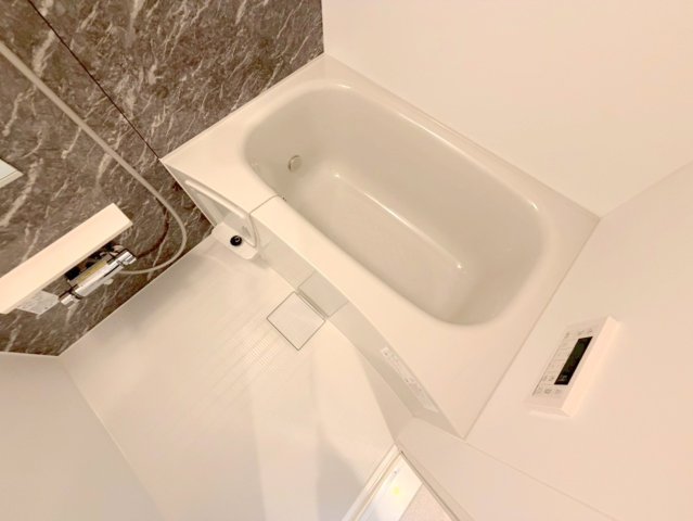 バス・シャワールーム　広めのお風呂は一日の疲れを癒してくれます。