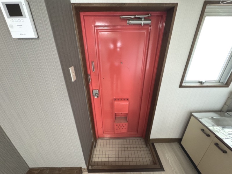 玄関　同建物の部屋