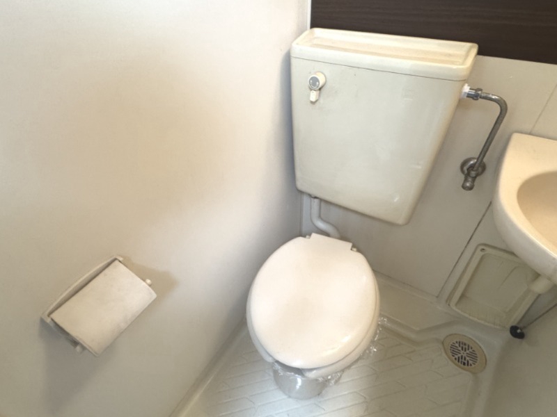 トイレ　同建物の部屋