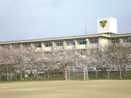 中学校　福山市立神辺西中学校（中学校）まで448m