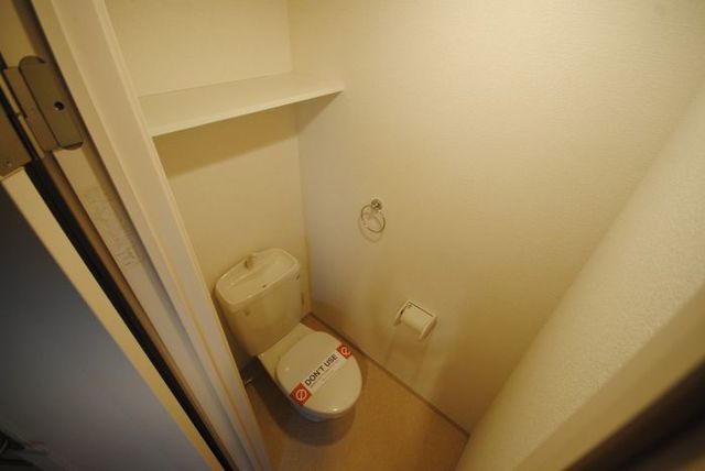 トイレ　【トイレ】現状優先。別号室の写真です。