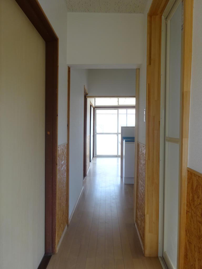 その他部屋・スペース　廊下（玄関より撮影）