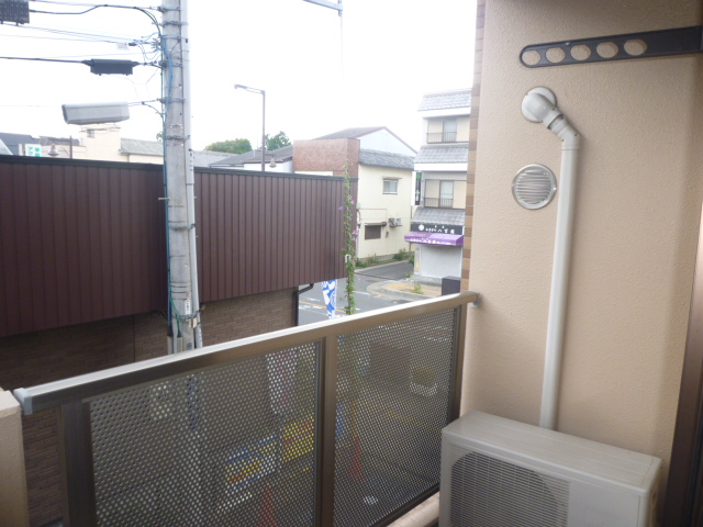 バルコニー　同物件、別タイプの部屋の写真です