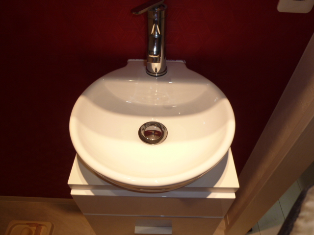洗面設備　おしゃれな洗面ボウル