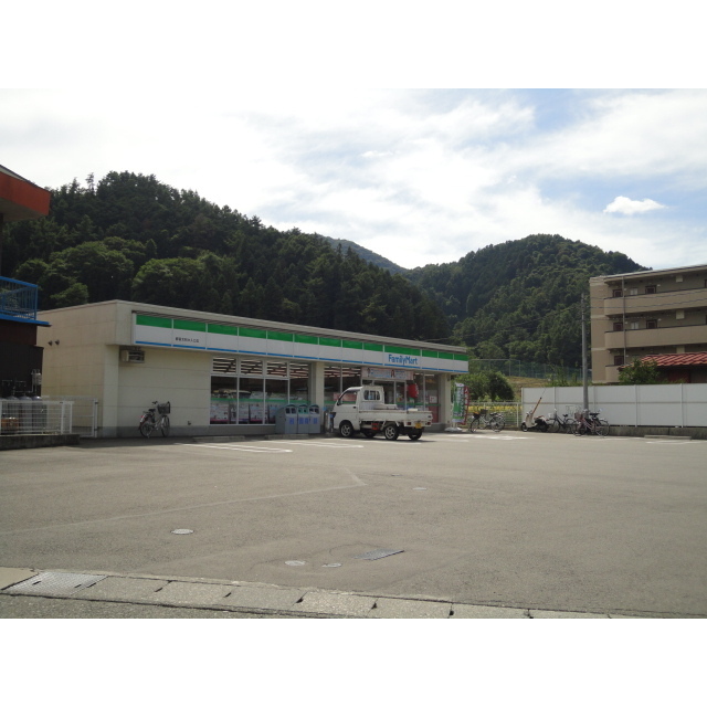 コンビニ　ファミリーマート都留文科大入口店（コンビニ）まで808m