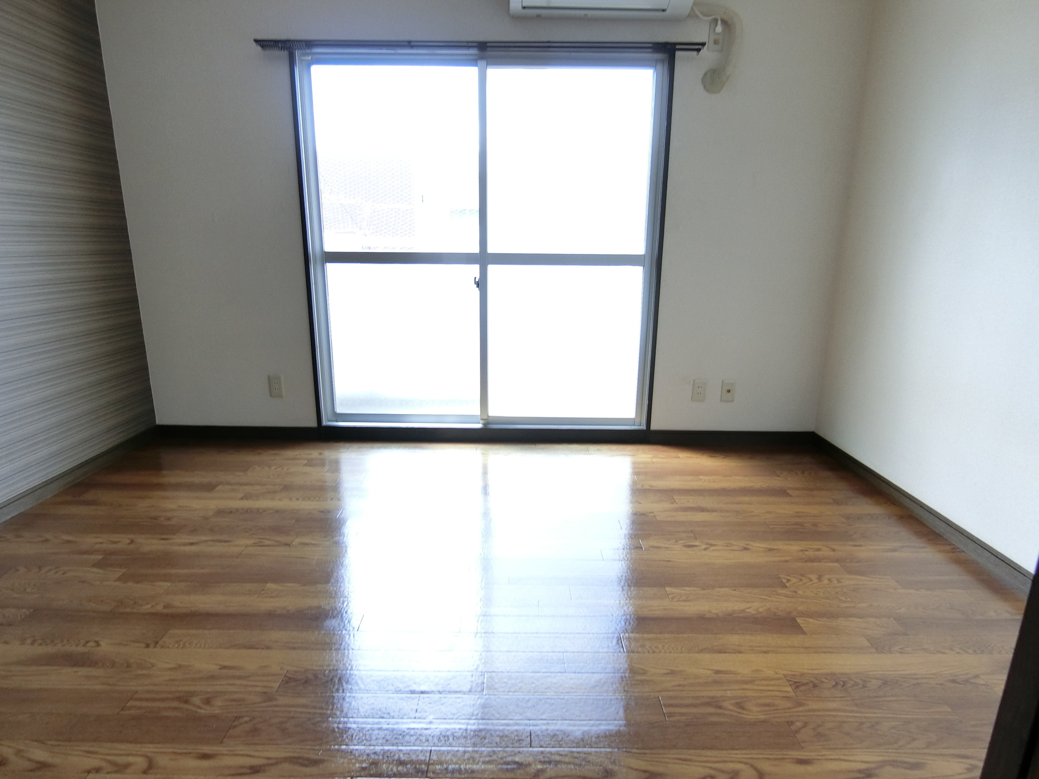 ロビー　南向きで日当たり抜群◎