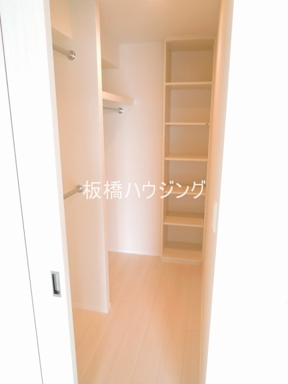 収納　ウォークインクローゼット