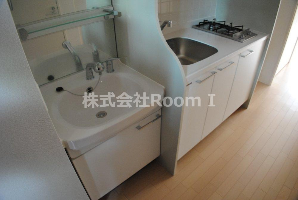 洗面設備　スペースが確保できる洗面所です