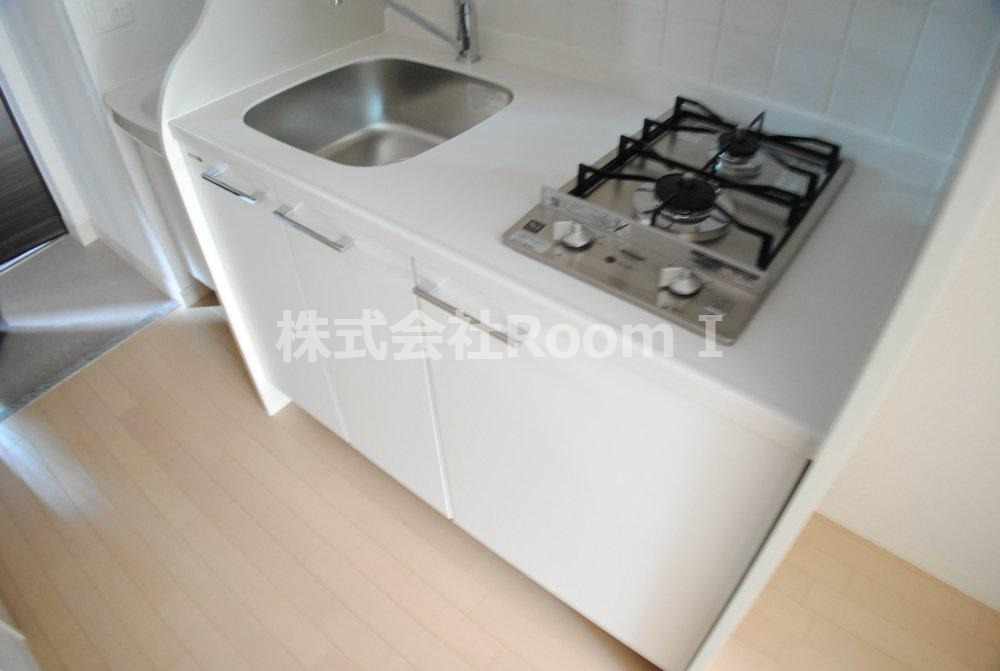 キッチン　コンパクトなキッチンで掃除もラクラク