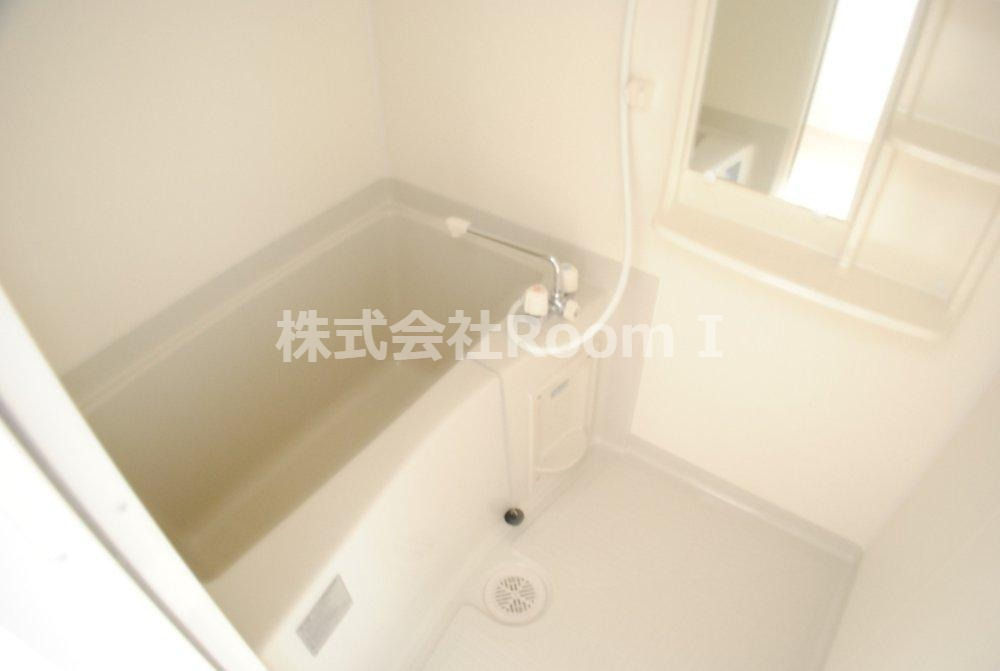 バス・シャワールーム　コンパクトで使いやすいお風呂です