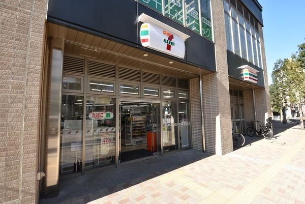 コンビニ　セブンイレブン西新宿5丁目中央店（コンビニ）まで7m