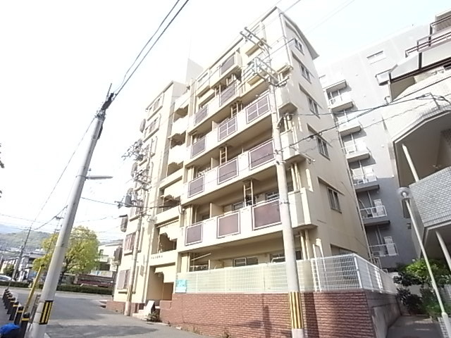 神戸市東灘区西岡本のマンションの建物外観