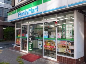 コンビニ　ファミリーマートお茶の水店（コンビニ）まで260m