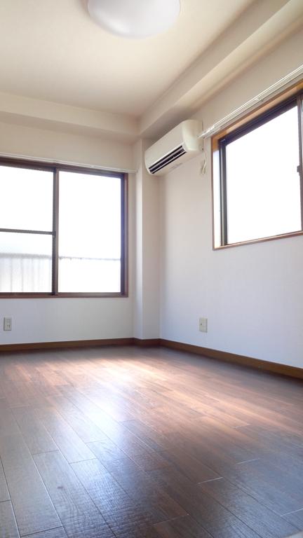 居室・リビング　全室に窓が付いており明るいお部屋です　別部屋の写真です