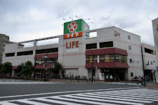 スーパー　ライフ千川駅前店（スーパー）まで445m