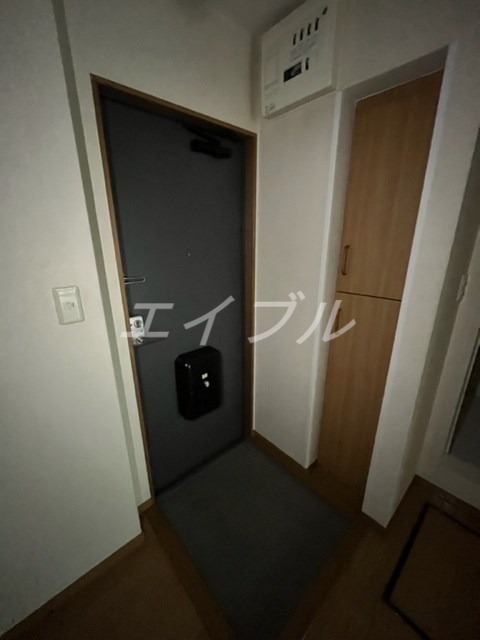 玄関　玄関からキッチンスペース