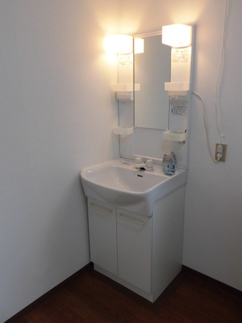 洗面設備　洗面台あると便利です。