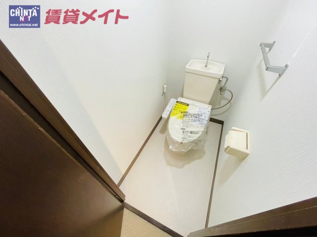 【ガーデンプラザファミール富田　１２０３号室のトイレ】