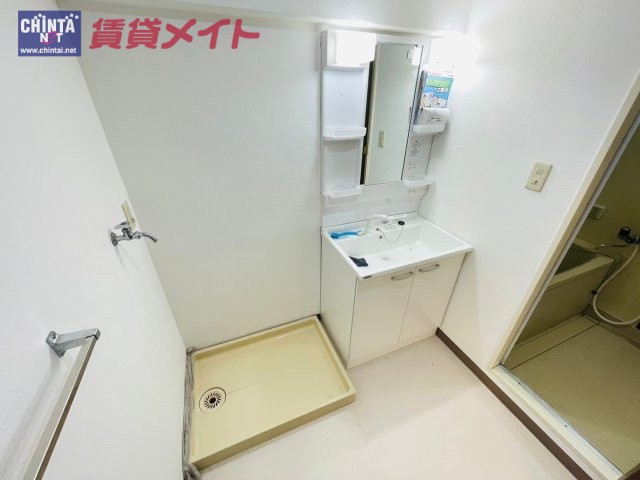 【ガーデンプラザファミール富田　１２０３号室の洗面設備】
