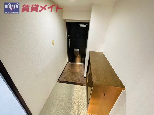 【ガーデンプラザファミール富田　１２０３号室の玄関】