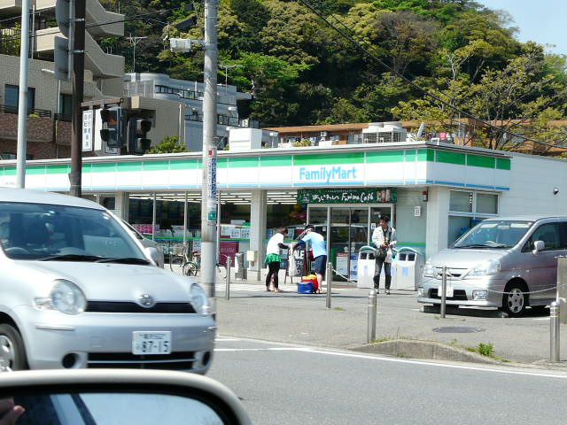 【横浜市金沢区柴町のアパートのコンビニ】