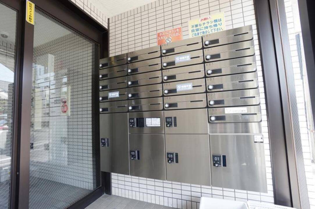 エントランス　宅配ボックス