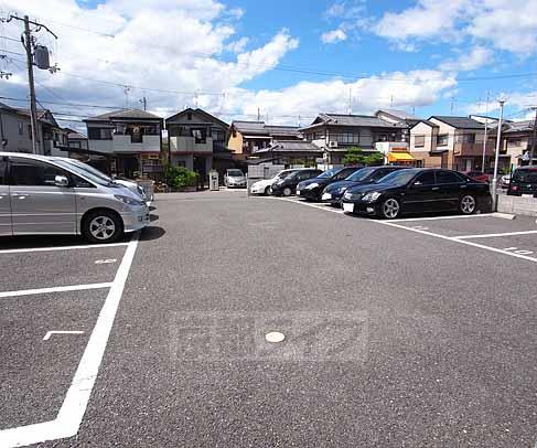 【アンプルールフェール椋の駐車場】