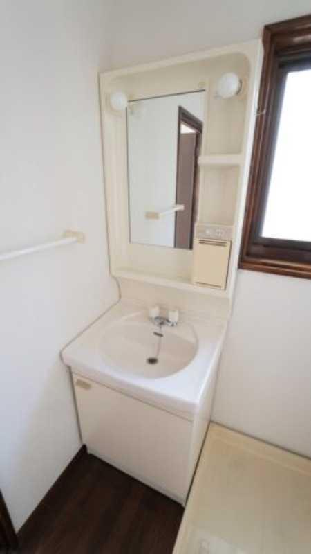 洗面設備　別タイプのお部屋となります。※現況優先