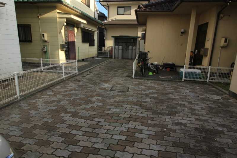 駐車場　別タイプのお部屋となります。※現況優先