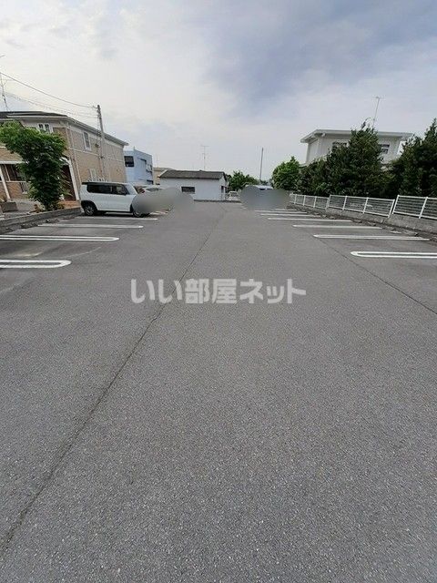 【四国中央市豊岡町長田のアパートの駐車場】