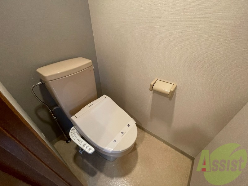 トイレ　トイレはシャワー付きといれで、キレイです