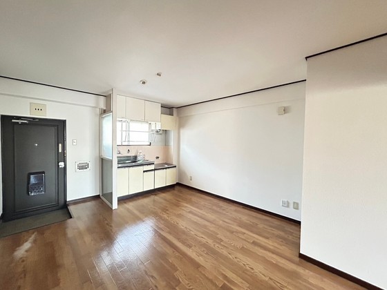 居室・リビング　※別号室のお写真です。