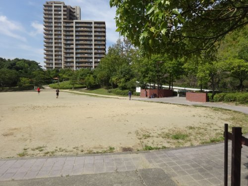 【ラ・ビスタ宝塚ウエストウイング３番館の公園】