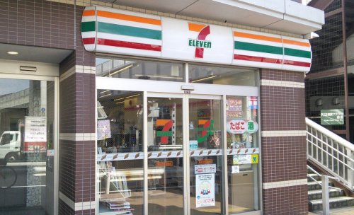 コンビニ　セブンイレブン 横浜反町駅前店（コンビニ）まで696m