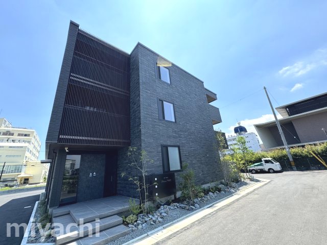 【シャーメゾンプレミアス下助任の建物外観】