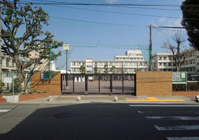 【豊中市庄内西町のマンションの中学校】