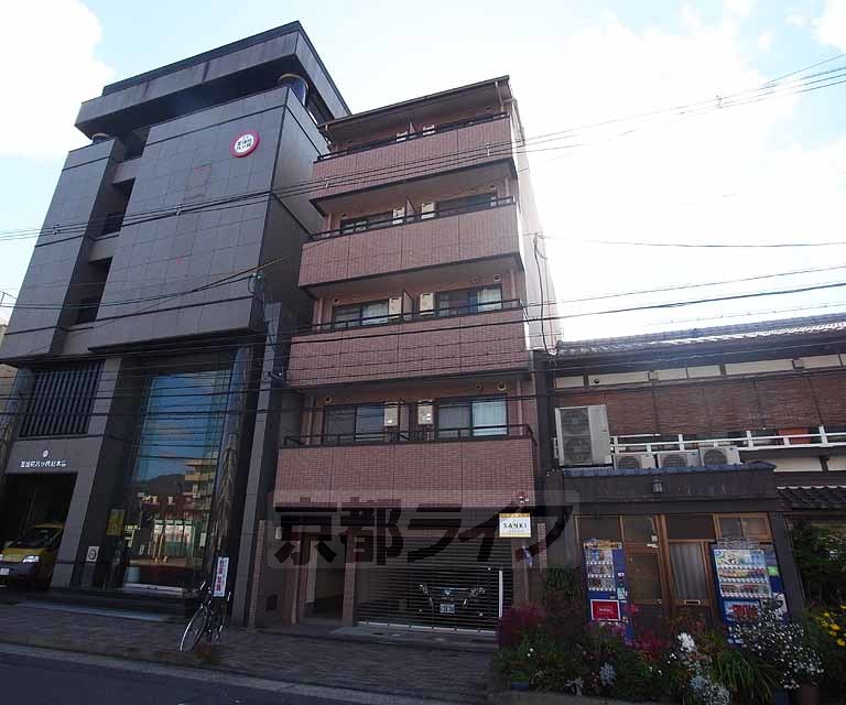 【京都市左京区聖護院川原町のマンションの建物外観】