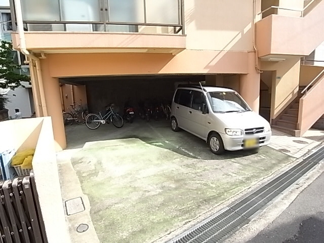 【伊丹市清水のマンションの駐車場】