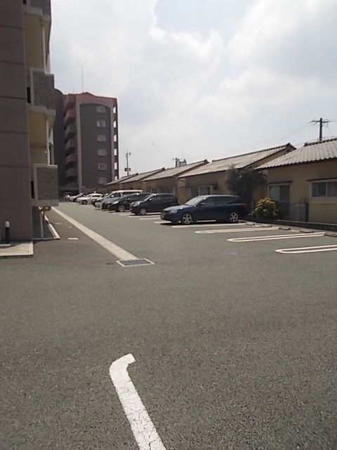 【熊本市北区四方寄町のマンションの駐車場】