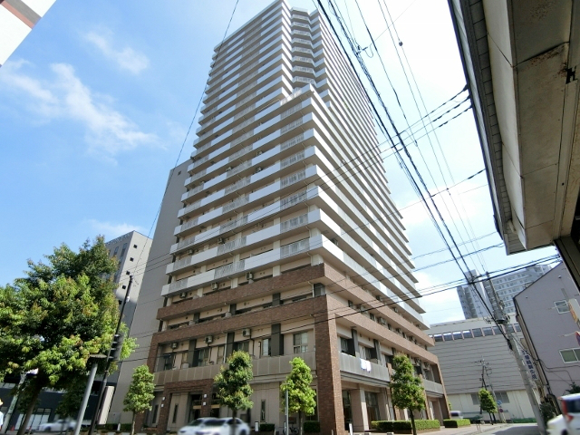 宇都宮市駅前通りのマンションの建物外観