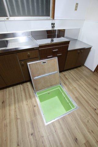 収納　床下収納