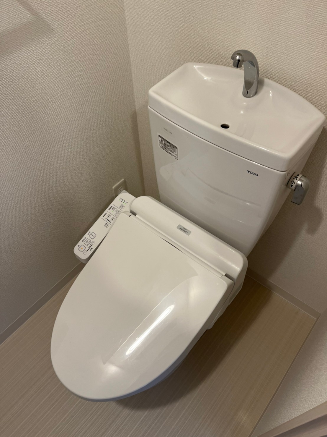 トイレ　※同タイプ・同モデルを使用
