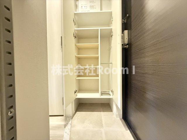 玄関　収納もある玄関です